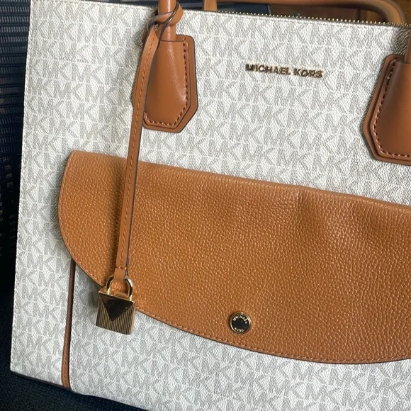 Michael Kors Tan and Cream Tote Bag - Picture 9 of 9